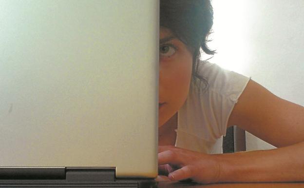 La violencia machista está detrás de todas las denuncias de acoso por internet en Gipuzkoa