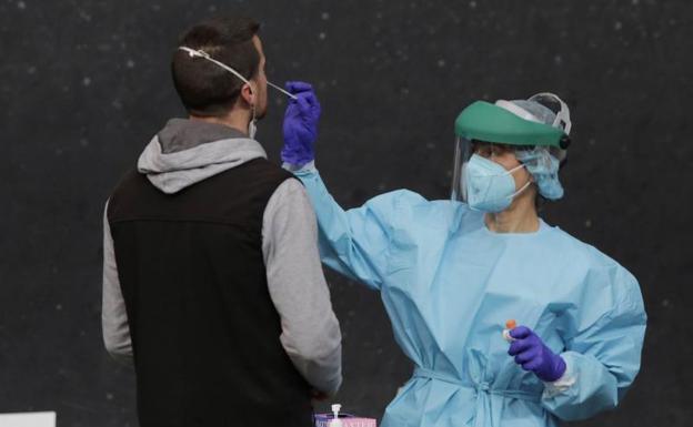 Gipuzkoa suma 377 positivos más y la incidencia se consolida en alerta roja