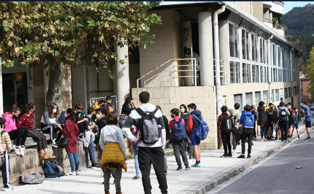 La Diputación tacha de «irresponsable» no acudir a los cribados de las PCR