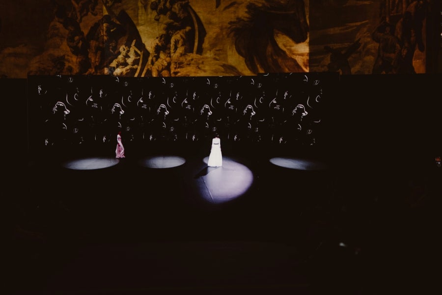 Sophie et Voilà sorprende con un desfile 'semi virtual' y personalizado