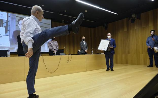 Jon Bagüés e Iñigo de Peque han recibido los premios Orfeón Donostiarra-UPV/EHU