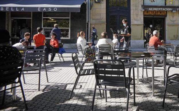 En el bar, sin consumir en la barra