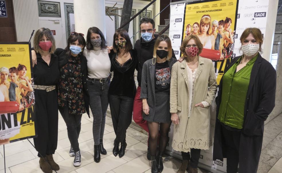 Seis amigas entre la juerga y los secretos