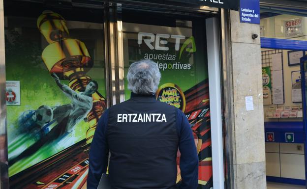 Detenido en Errenteria por utilizar 2.000 euros en dinero falso para apostar en máquinas