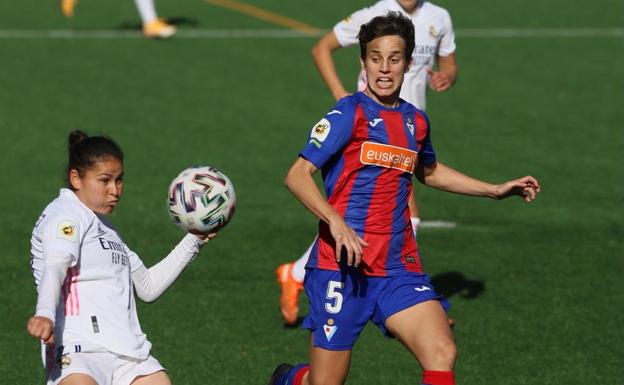 Dos penaltis truncan las opciones del Eibar