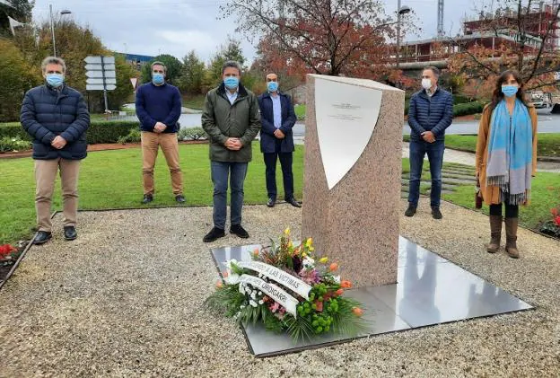 Ofrenda floral de los portavoces en el Día de la Memoria