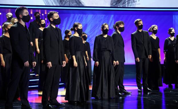 Las restricciones permiten seguir a los grandes coros pero paralizan a las formaciones de base