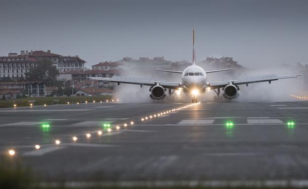Otro mes desolador en el aeropuerto de Hondarribia