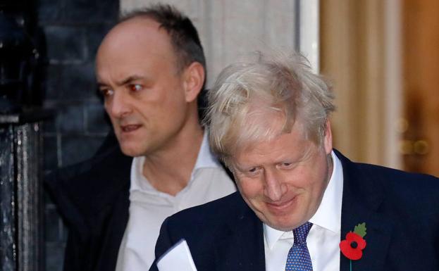 Boris Johnson purga a sus principales asistentes