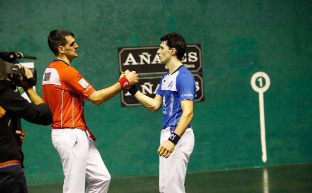 Elezkano II-Jaka, en Bilbao y Altuna III-Darío, en Eibar