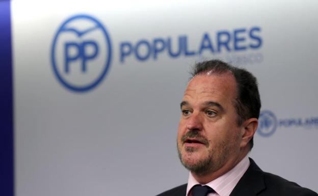 Iturgaiz carga contra el PSOE por la «indignidad de blanquear a ETA»