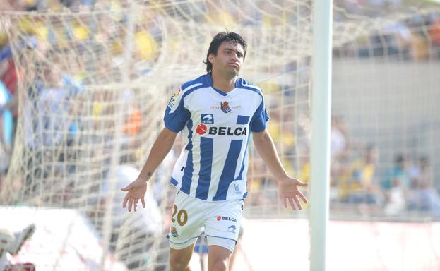 Carlos Bueno entró en Cádiz en el club de los inmortales