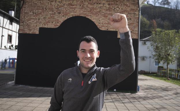 Erik Jaka: «Para que su ama no le echara la bronca, el bocadillo de Jokin me lo comía yo»