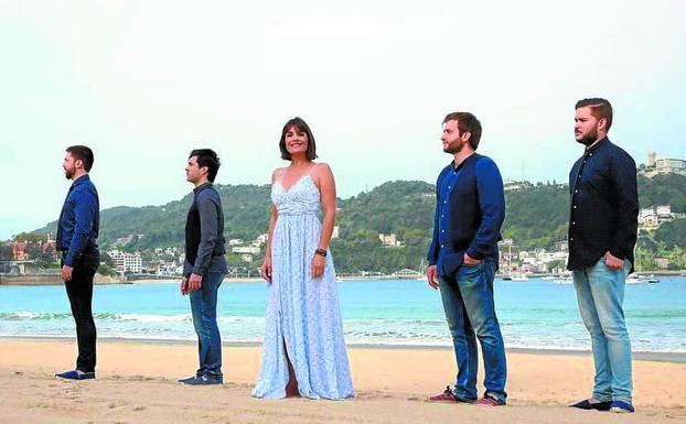 Anne Etchegoyen lleva a Lasarte-Oria su particular «celebración» de la mujer