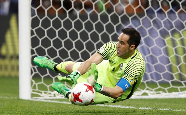 Claudio Bravo será baja ante el Eibar