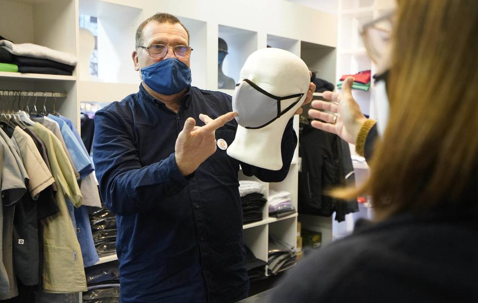 Incomunicados por la mascarilla