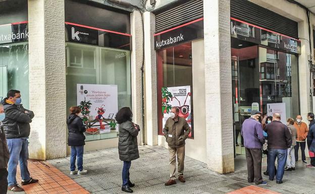 Kutxabank asegura que ha recuperado la normalidad y que busca fórmulas para mejorar el sistema