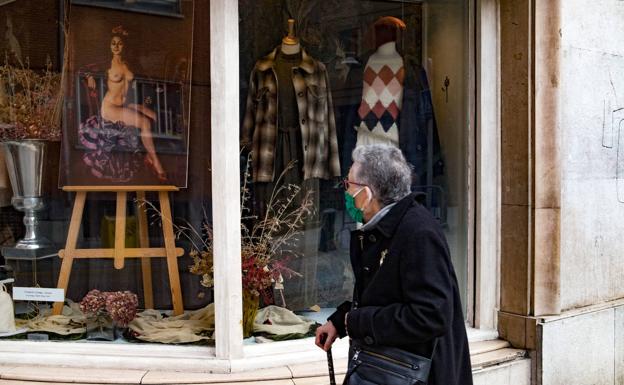 Comercios de Eibar exponen réplicas de cuadros de Zuloaga