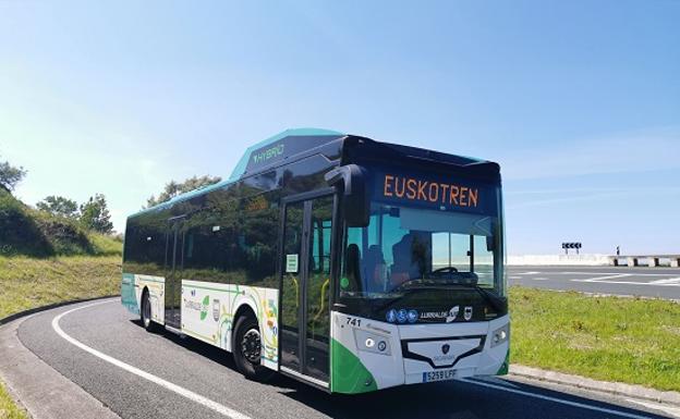 Euskotren modificará los domingos y festivos el recorrido de sus autobuses por el cierre del Paseo de La Concha