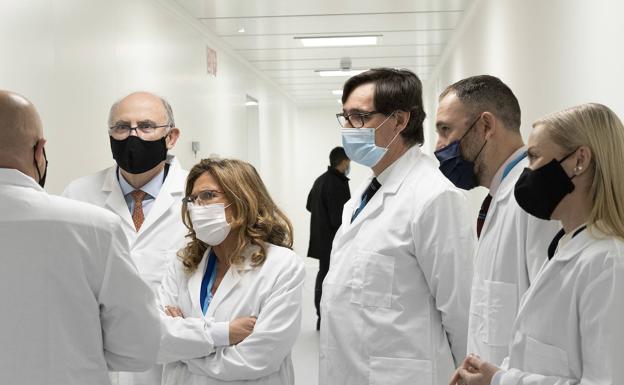 Salvador Illa anuncia en San Sebastián que habrá 20 millones de personas vacunadas en junio