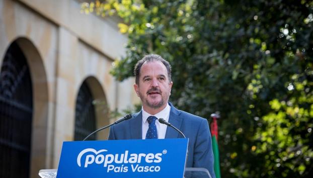 Iturgaiz acusa a PSOE de liderar una «operación» contra el «orden constitucional»
