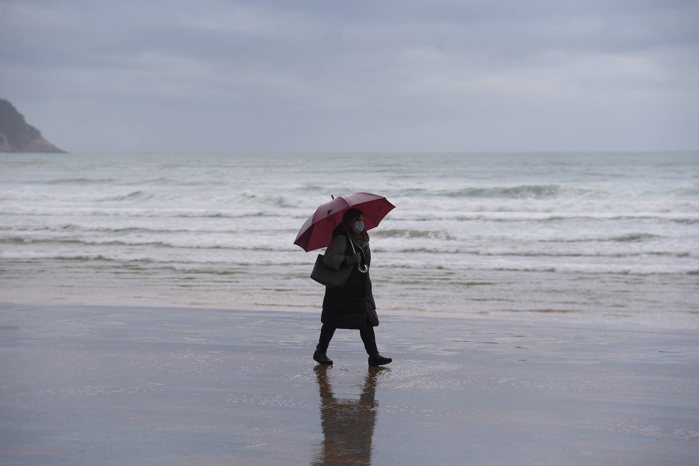 El temporal de olas azota Zarautz