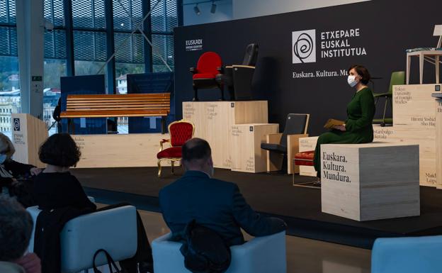 Once testimonios para el décimo aniversario de Etxepare Euskal Institutua