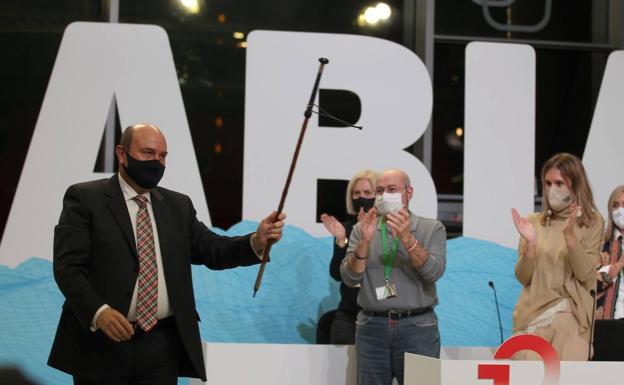 Ortuzar pide «trabajo y esfuerzo» para «salir del túnel» tras ser reelegido por unanimidad hasta 2024