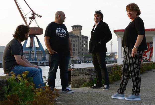 Muga viste con música la poesía punk de Xabier Montoia