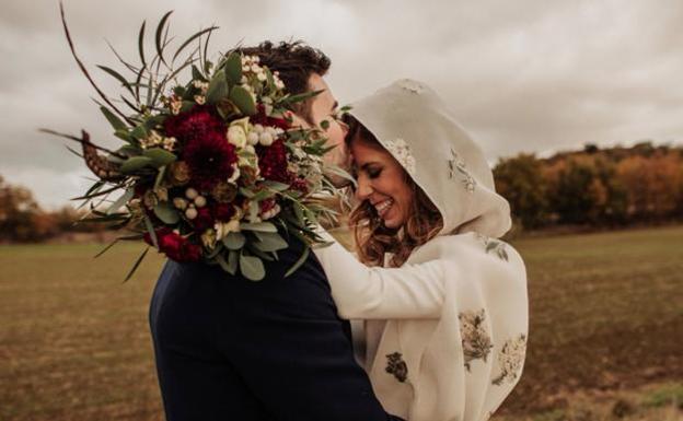 Inés, la novia vasca con la bómber «más estilosa» del 2020