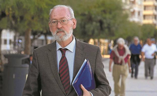 José Eugenio Azpiroz: «No había un duro y mi despacho de abogado pasó a ser el del partido»