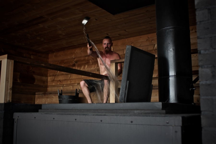 Ver el partido, desde la sauna