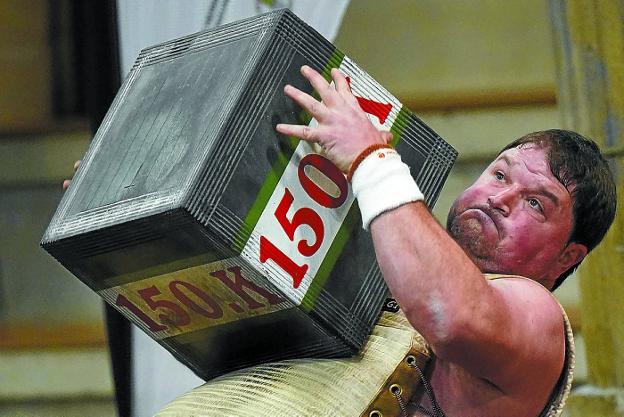 Aimar Irigoien iguala a 'Goenatxo II' con once títulos