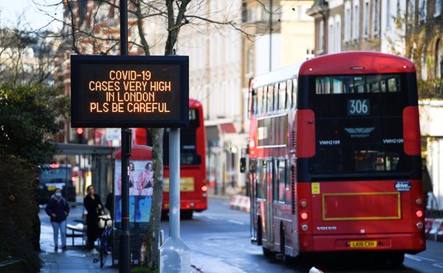 El Centro Europeo de Prevención de Enfermedades pide vigilar a las personas que lleguen de zonas afectadas por la nueva cepa del Covid