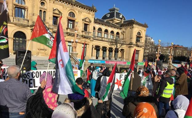 Cientos de personas piden «libertad» para el pueblo saharaui en Donostia