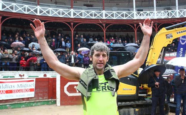 Harriarekin, Zegama-Aizkorri eta aizkoran sei ordutik behera helburu, Arriak