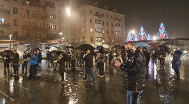 La hostelería local denunció su situación con una cacerolada en la tarde Nochebuena