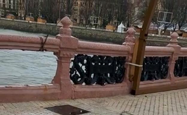 El temporal deja un herido grave por golpe de mar