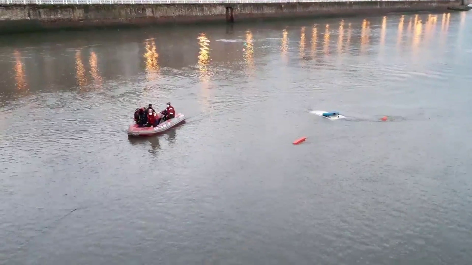 Encuentran el cuerpo sin vida del agente de la Ertzaintza desaparecido tras caer su coche al río