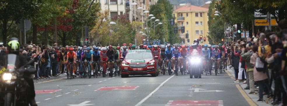 La salida de la Vuelta a España desde Irun es lo más destacado que ha dejado el 2020 para el deporte en la comarca del Bidasoa. / F. DE LA HERA