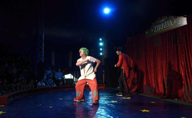 Gure Zirkua invita a la fiesta en verano bajo su carpa de Orio