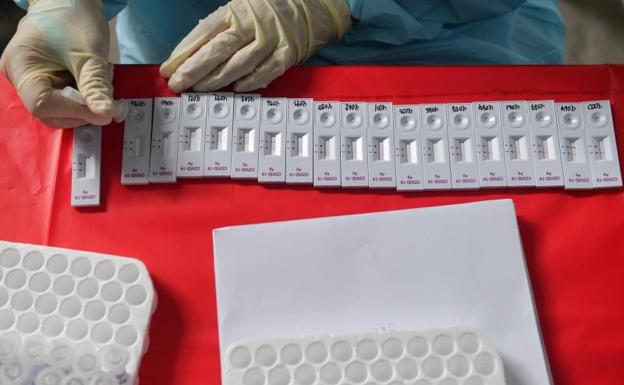 Los positivos por antígeno deberán hacerse por su cuenta otro test para el pasaporte Covid