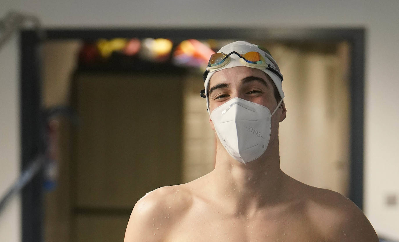 Xabier Aguilar amenaza con batir el récord más antiguo de la natación vasca