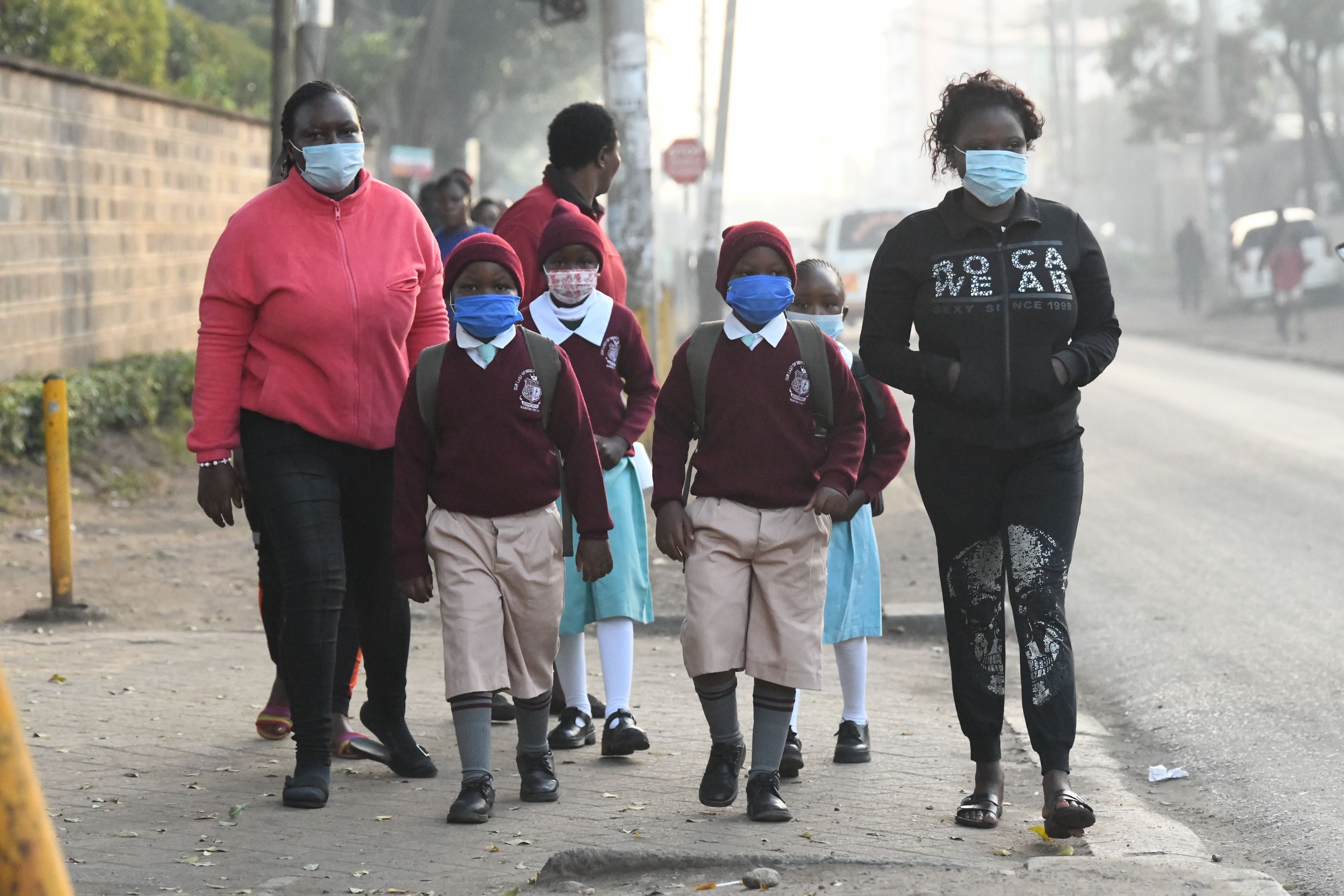 Los niños de Nairobi vuelven al colegio tras el parón por la pandemia