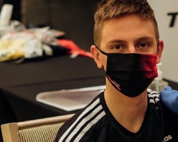 El ganador del Tour de Francia se vacuna contra el Covid-19