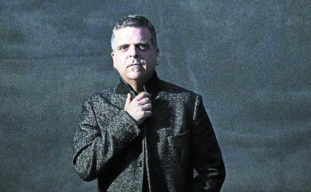 Rafa Rueda inicia en Lezo la gira de 'Rueda', un sobrio disco acústico con toque electrónico