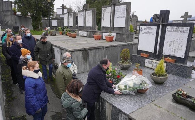Iturgaiz denuncia en Zarautz que los «proetarras» siguen manifestándose «a favor de los asesinos»