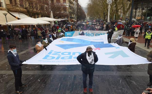 Miles de personas urgen a Sánchez a acabar con la «política antiterrorista disfrazada de reparación»