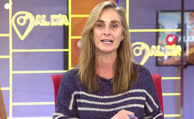 La periodista Marta Reyero presenta las noticias sin maquillaje y con ropa de casa