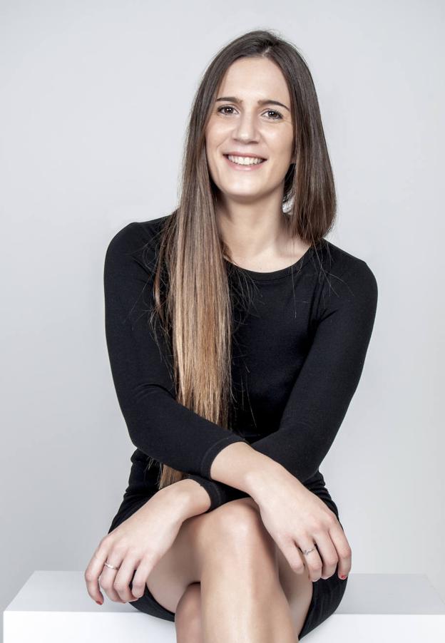 «Ir por la calle y ver a una mujer con los diseños que has creado tú es lo que más estimula»